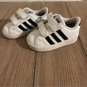 Toddler adidas grand court size 5